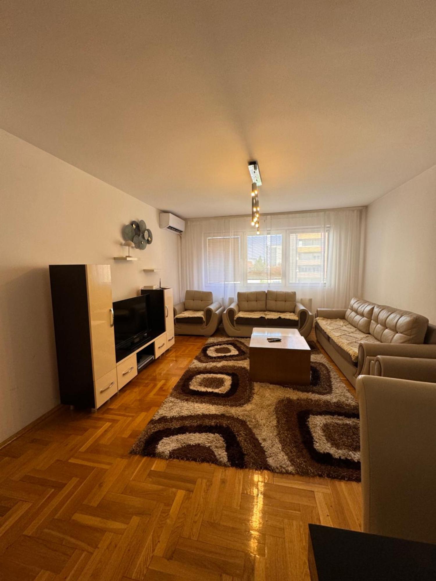 Big Spacious Apartment In Pej Center With Wi-Fi Peć Zewnętrze zdjęcie